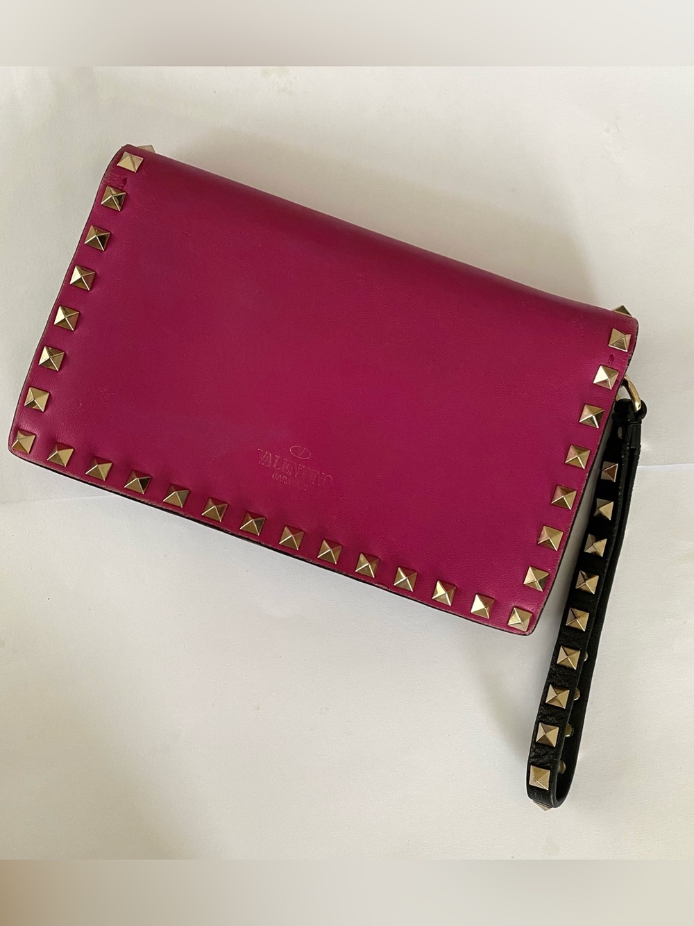 $1875 Valentino Garavani Fuchsia Leather Gold Rockstud Clutch Wallet Wristlet